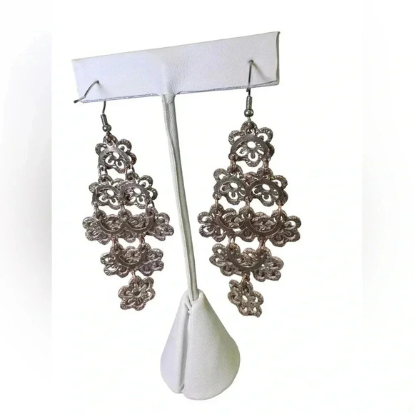 NWT 2.5” Purple Laces Flower Earring With Twotoned Metal Elegant Floral southern - Picture 7 of 8